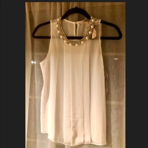 White sleeveless  blouse.